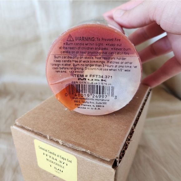 Colonial Candle of Cape Cod musk - Picture 4 of 4